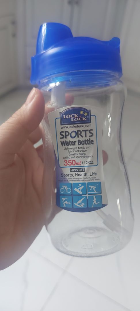 Tem nhìn như mới dán xong, nhìn tem dán chữ lock n lock rất cẩu thả, mua xong ko dám xài cho bé, ko biết phải hàng thật ko hay hàng chợ dán tem vô?