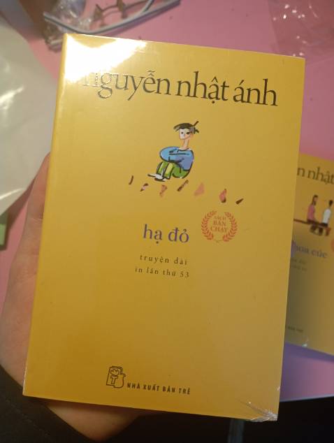 Bé hơn so với những gì mình nghĩ nhưng vẫn đảm bảo đầy đủ nội dung, còn nguyên seal vân chuyển không bị móp hay méo sách