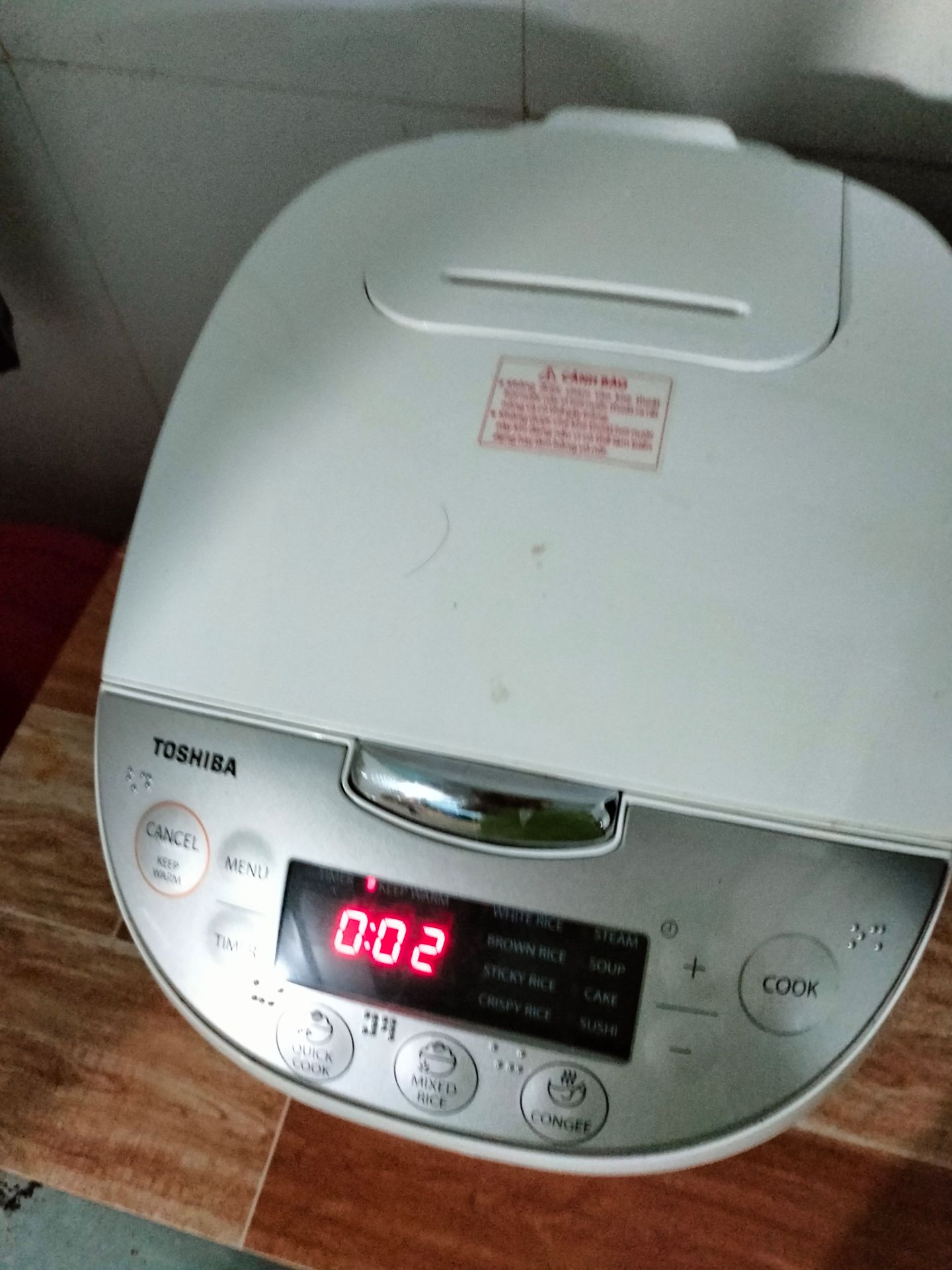 kiếm tra mã vạch không ra nên tạm thời đánh giá 3 sao, xài thử nếu tốt thì đánh giá lại. Sau khi sử dụng thì càng thất vọng, nồi nấu cơm nhão, không ngon. để vài tiếng là nguội ngắt.Rất thất vọng kiếm tra mã vạch không ra nên tạm thời đánh giá 3 sao, xài thử nếu tốt thì đánh giá lại. Sau khi sử dụng thì càng thất vọng, nồi nấu cơm nhão, không ngon. để vài tiếng là nguội ngắt.Rất thất vọng