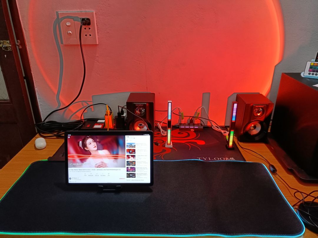 giao hàng nhanh tuy nhiên viền miếng lót có nhiều chỗ bị vênh ko thẳng ko biết xài thời gian nó có thẳng ra ko