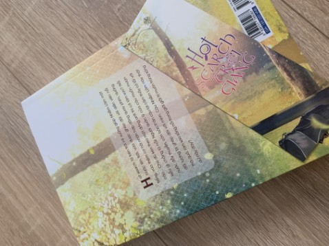 Update: Tiki có liên hệ đổi cuốn khác ko lỗi cho mình, quá trình đổi trả nhanh chóng, nhưng mình ko xoá dc 2 ảnh cũ chụp cuốn bị lỗi 😂 hỗ trợ có thấy thì ẩn giúp mình nha , thank you!

Sách design bìa xinh, nội dung ok, có cái full phải 5 tập, dịch vụ cskh ok xử lý khiếu nại nhanh gọn, giao hàng nhanh, đóng gói tốt hơn rất nhiều so với ngày trc 🌹🌹🌹