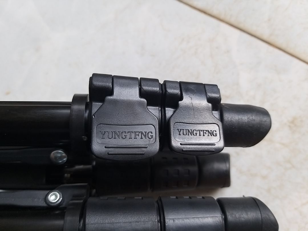 Mình hay mua hàng tiki, chưa lần nào như lần này. 
Đặt mua YUNTENG. Nhận hàng, chỗ thì Yunteng, chỗ thì YUNGTFNG. Remote thiếu dây sạc. Cổ xoay không có chữ YUNTENG. Mình đề nghị Tiki xem lại nhà cung cấp, cám ơn nhiều! Chưa bao giờ mua hàng của tiki bị thế này, thực sự muốn trả hàng. Cám ơn tiki!