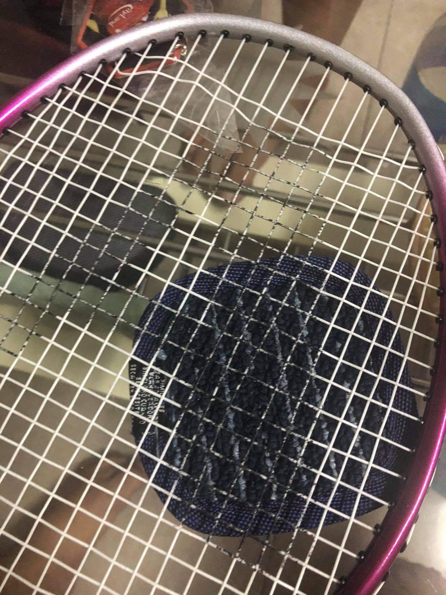 Mới nhận lúc sáng, tối mang ra đánh vài cái thì bị bung.
Giao hàng nhanh.