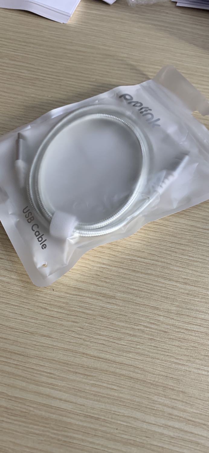 Giao hàng chậm, nội thành trước chỉ 2 ngày giờ 4-5 ngày, hôm qua khi có nhờ mình lùi sang hôm nay mình cũng ok, nhưng mình có dặn giao sớm vâng vâng cũng 3h30 chiều mới giao. Khi giao thì hộp méo có hiện tượng cạy mở, đến cái bóng chống sốc cũng te tua. Chắc do mình hội viên TikiNow nên không được tôn trọng bằng khác?
Sản phẩm mới nhận đầu cáp lòi ra khỏi túi, chất lượng sợi cáp cần kiểm chứng thêm sau 1 khoảng thời gian sử dụng. Nhận định ban đầu cáp bọc dù đẹp, chắc chắn