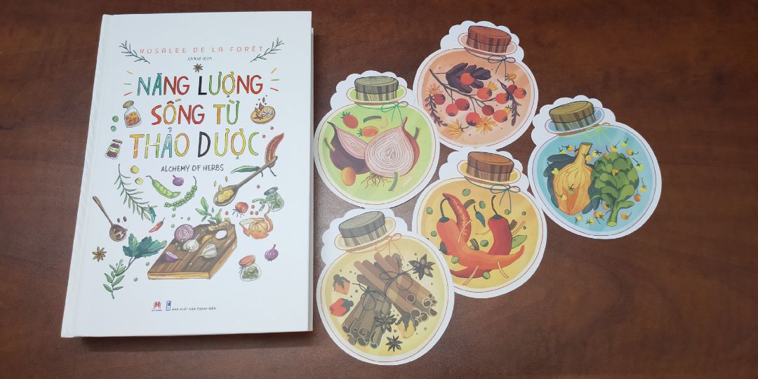 Tiki giao hàng đúng hẹn, đóng gói hơi sơ xài tý nên 3⭐ thôi nhé!
Riêng về sách thì quá tuyệt vời, 5⭐! Rất nhiều kiến thức hữu ích, bố cục từng phần rõ ràng, hình ảnh bắt mắt, còn được tặng kèm bookmark cực kỳ đáng yêu! ?