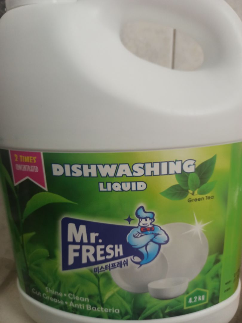 nước rửa chén hơi bị khó trôi, phải rửa nước thật kỹ. giao hàng nhanh, giá ổn.