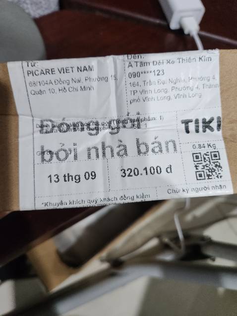 Kg thấy chai rửa mặt đâu?