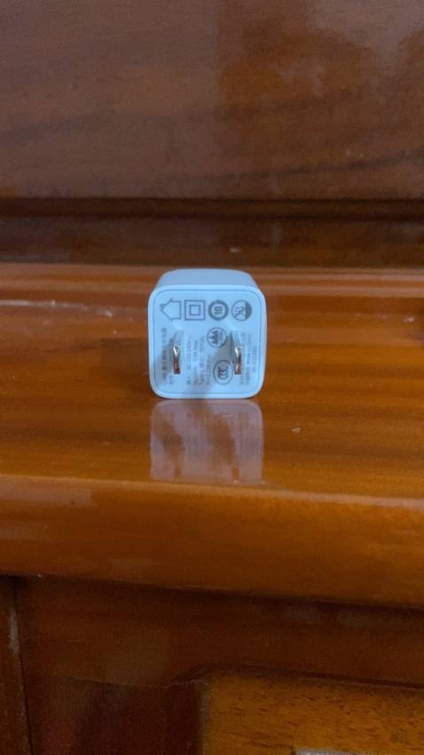 Củ sạc cầm nặng chắc tay, đẹp. Sạc cực nhanh, đã dùng được 3 ngày rồi, chất lượng tốt, không loạn cảm ứng khi sạc.