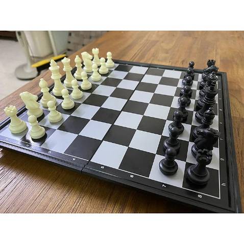 Tổng quan nhìn đẹp , quân cờ đúng chuẩn học sinh . Các bame mua về cho con học được