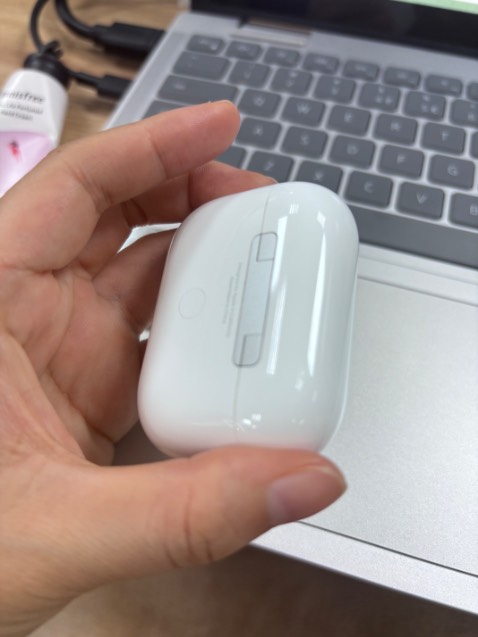 Mua đồ công nghệ ở tiki thì khỏi lo về chất lượng. Mình mua iphone 15 ở đây, h mua thêm con airpod này. Đóng gói, ship hàng đều rất oke, mn yên tâm mua ko phải lo gì