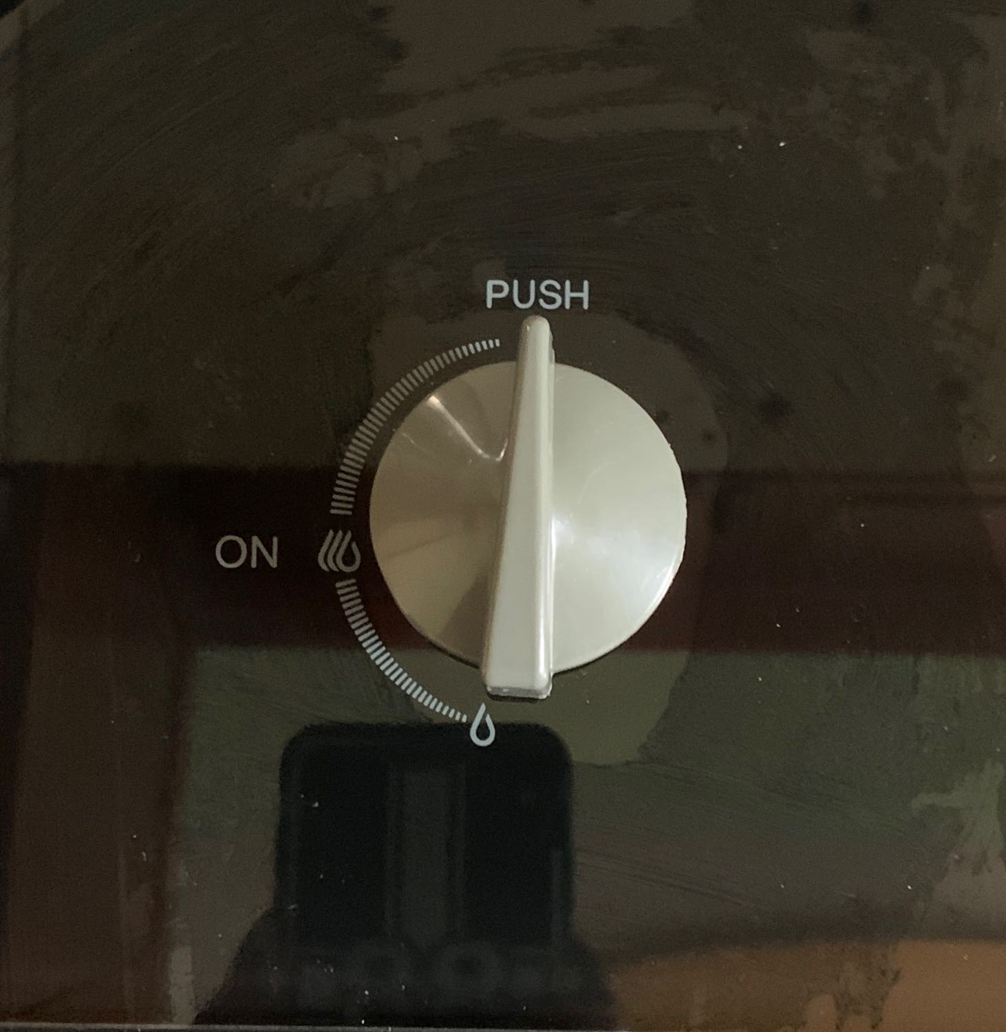 Sản phẩm chưa thực sự hoàn Mỹ, các núm vặn có núm còn lệch nhìn mất thẩm Mỹ, làm cho người sử dụng bị ức chế!