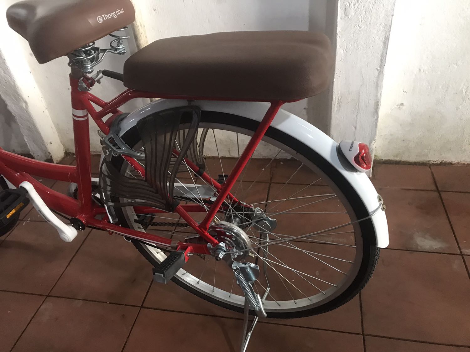 Lốp bị hỏng, không thể sử dụng được lốp. Đề nghị đổi trả lốp. Lốp bị hỏng, không thể sử dụng được lốp. Đề nghị đổi trả lốp.