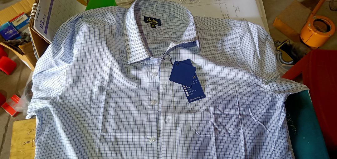 Không biết mặc có nóng không nhưng hàng nhận được thì cầm thấy vải rất rủ, mượt. hoa văn thích lắm. Sau này nếu ưng ý thì sẽ mua tiếp.