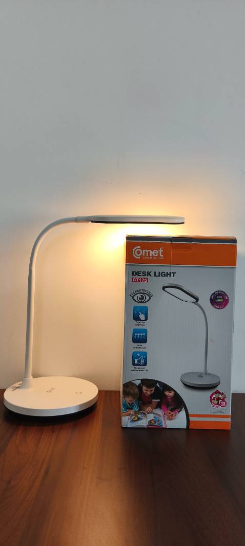 Giao hàng rất nhanh, đóng gói cẩn thận, cả sản phẩm và bao bì đều sạch sẽ. Thiết kế đẹp, nút điều khiển cảm ứng hiện đại. Có 3 chế độ màu sáng trắng, trung tính, vàng. Có điều chỉnh độ sáng. Đèn hơi tối.