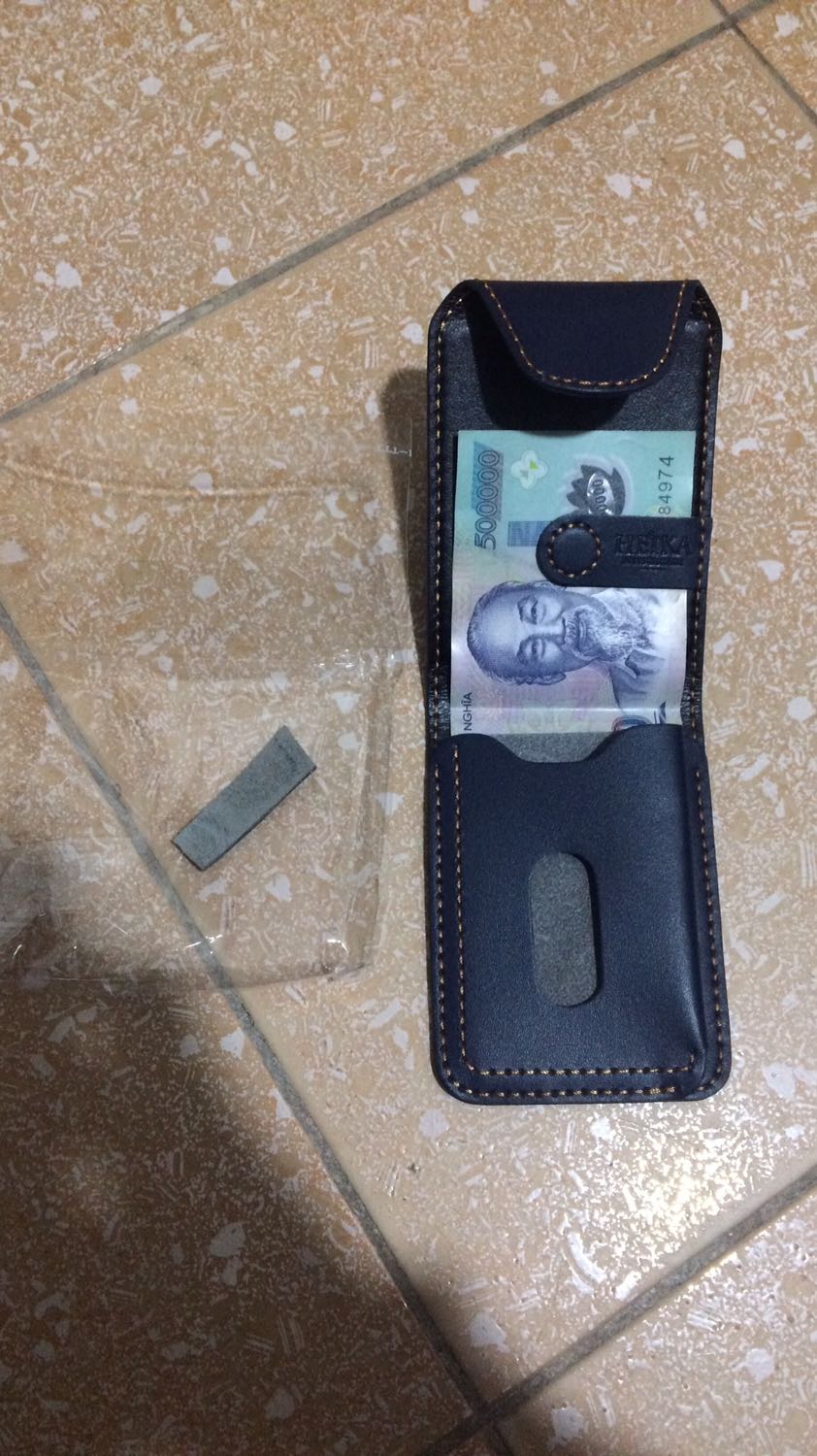 Da đẹp
Mẫu gọn nhẹ kẹp tiền có nam châm hút giữ chắc lắm
Hàng shop chuẩn mẫu mã đăng
=> nhận 5s nhé sốp