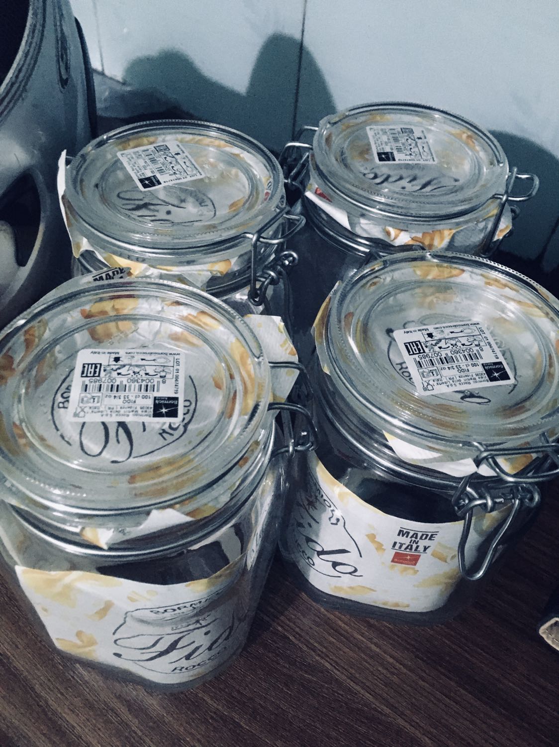 Rất xịn, dù shop dấu tích official mà ít người mua nên ban đầu cũng hơi ngại. Xong thì tuyệt, đóng gói thì bao bì chống sốc nó còn to nặng gấp đôi sản phẩm luôn ý chứ.