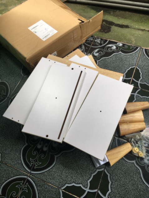 Mẫu đẹp như quảng cáo , chi tiết lắp ráp chưa đủ trong sách hương dẫn , phải tìm tòi thêm trên YouTube mới đủ . Ngăn dưới kéo ra thì vướng ốc lắp ráp , không trơn tru lắm .