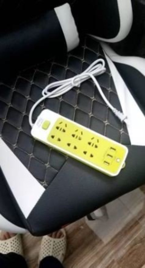 Hàng mới , đóng gói quá kỹ , ko cần khui nhìn phát biết bên trong là ổ điện luôn =)) 
Cho shop 5 sao vì giá tốt - cắm hơi bị chặt tí, rút chân hơi khó, nhưng chỉnh 1 chút là ổn