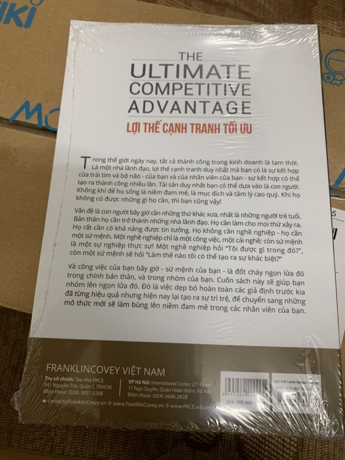 Nhận sách sớm hơn dự kiến, quy cách đóng gói cẩn thận với đầy đủ thông tin mô tả sp. Chất lượng sách rất tốt từ đóng gói li lông bảo vệ đến chất lượng giấy trắng.

Ghi điểm ngay từ những cảm nhận đầu tiên, xứng đáng là “Lợi thế cạnh tranh tối ưu” - dùng sức mạnh của văn hoá người đọc sách để trình phục thiện cảm của người đọc sách. Hiếm một quyển sách nào tạo sự trải nghiệm tốt như cuốn này, người đọc cầm trên tay cuốn sách là biết ngay là cuốn sách này (không cần nhìn hay đọc) nhờ vào chữ in nổi trên trang bìa. Cầm trên tay rất có cảm giác tạo hưng phấn cho người đọc. 

Đó là những cảm nhận của bản thân mình, chúc các bạn vui và hài lòng về lựa chọn của mình - giống như tôi ???