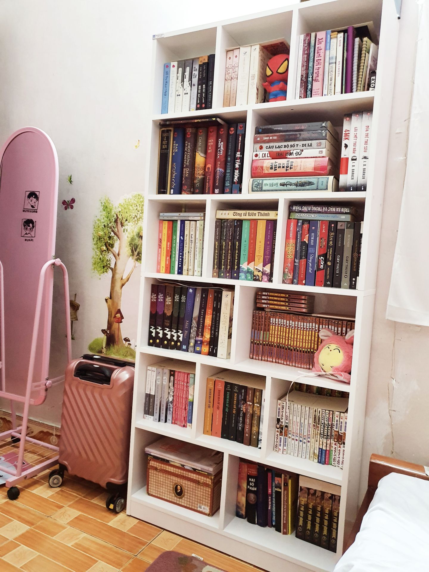 Không gì diễn tả được sự ưng ý này ♡♡  Giá sách đẹp, chắc chắn, chanh sả lắm luôn! Shop cũng trả lời tư vấn rất nhanh, nhiệt tình. Shipper giao hàng thì siêu có tâm, giúp mình bê vào tận cửa nhà luôn ý ~ Video hướng dẫn lắp cũng chi tiết và dễ hiểu. Lần sau mà cần thêm giá nhất định sẽ mua lại của  shop. Nói chung ưng từ A đến Z ạ♡♡♡