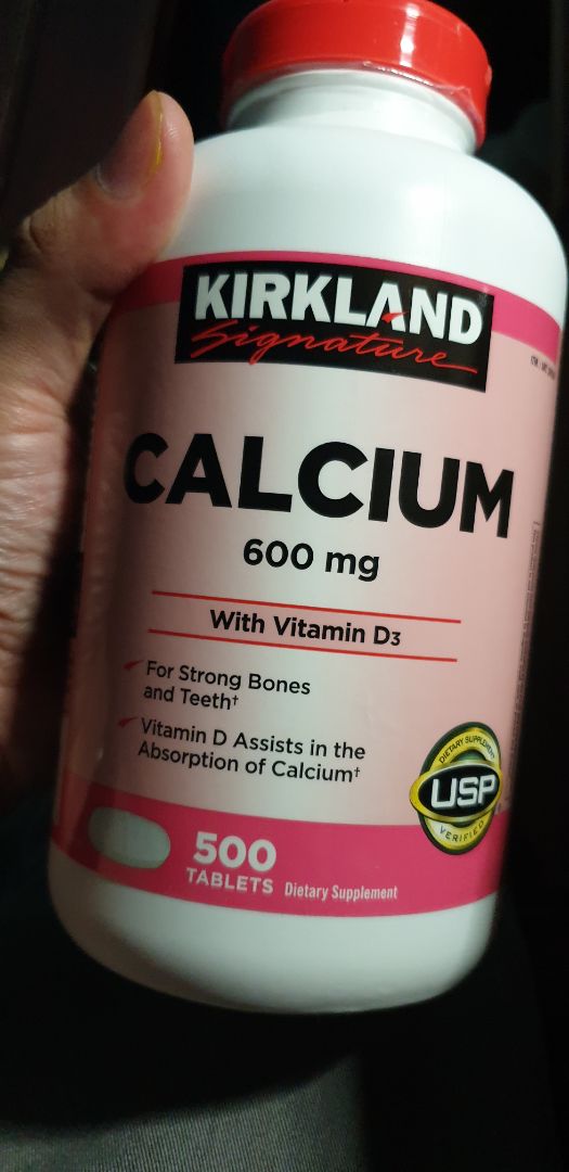 Hộp to, có tem phụ, date in trực tiếp trên nhãn. Hàng chất lượng, dễ uống. Vì có vitamin D3 nên dễ hấp thu. Sản phẩm rất phù hợp với mẹ mang thai/cho con bú và các bác gái bị loãng xương.