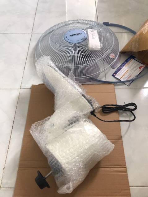 Quạt mạnh lắm, Chạy rất êm ở mức gió thấp và trung bình, lên mức gió cao nhất thì hơi rè nhé. Nhưng thôi ko sao, mức gió thấp và trung bình kia đã lạnh người lắm rồi, ko cần đến mức gió cực mạnh. Mọi thứ còn lại đều tuyệt vời. Giao hàng siêu nhanh.