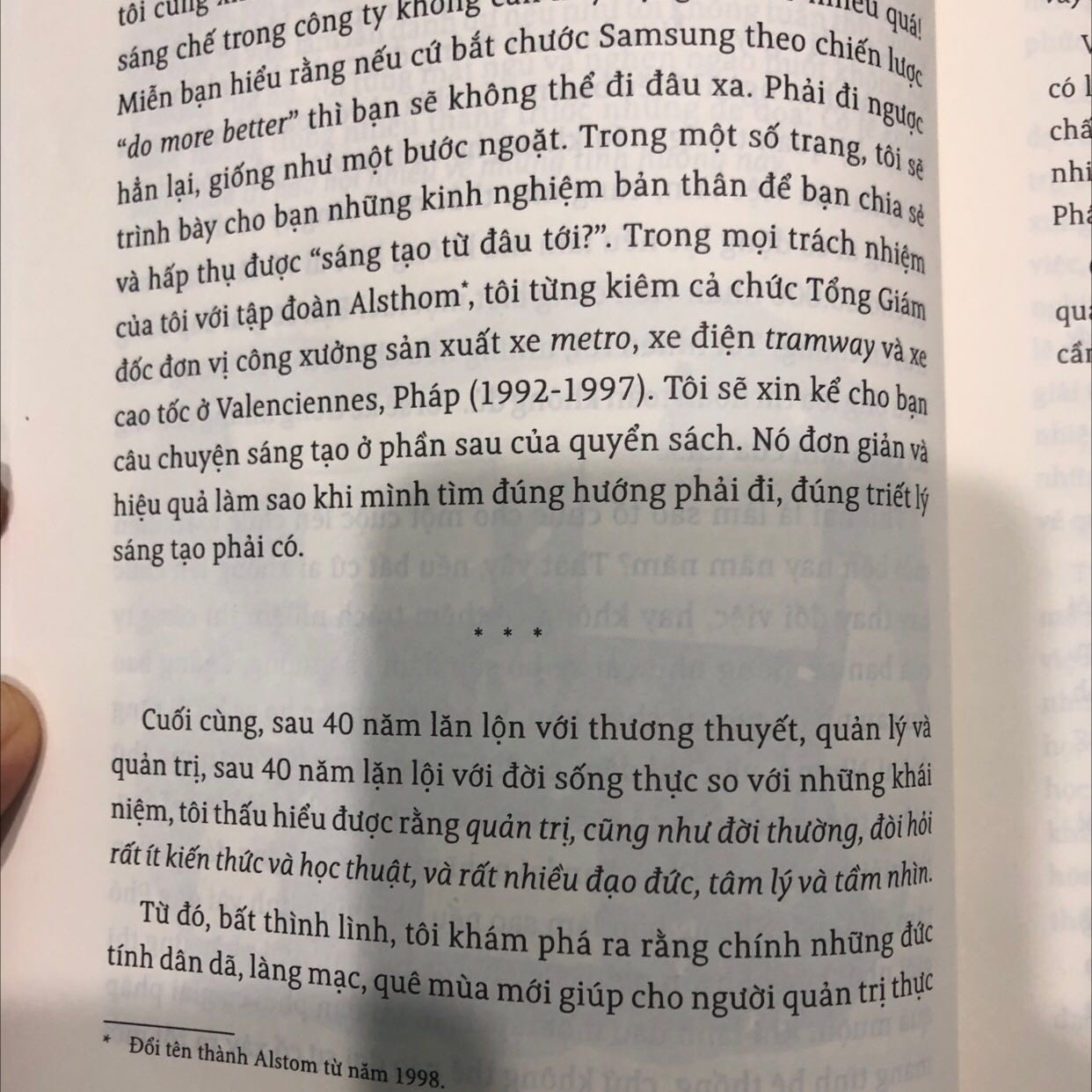 Mình đọc quyển Một đời thương thuyết thấy hay nên mua thêm quyển này về đọc. Nội dung hay, giọng văn dung dị dễ vào.