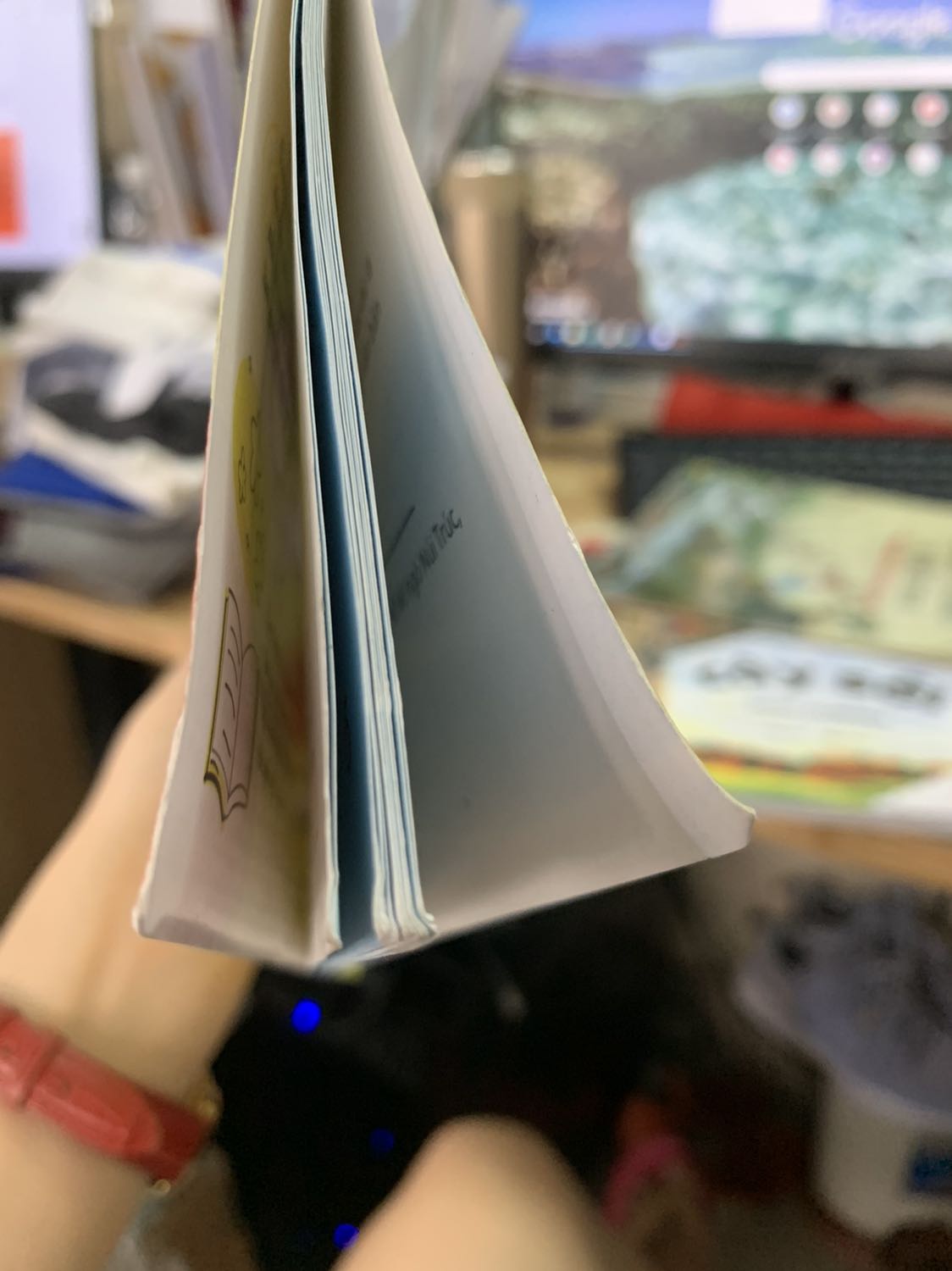 Mình nhận dc sách nhưng sách đã bị dơ, quăn mép như sách cũ. Giải quyết cho mình như thế nào