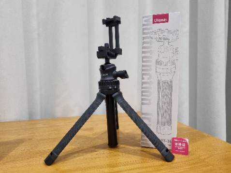 1 cây tripod mang 2 chức năng khá tốt.
Thân thu gập gọn gàng.
Chân nhựa/caosu hơi yếu nếu để ngoài trời.
Giao hàng nhanh!