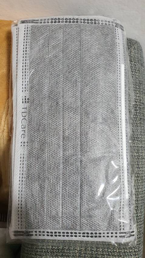 Chất liệu dày và mềm, dễ thở, sử dụng được cho nhiều đối tượng. Giá tốt. Chất lượng tốt