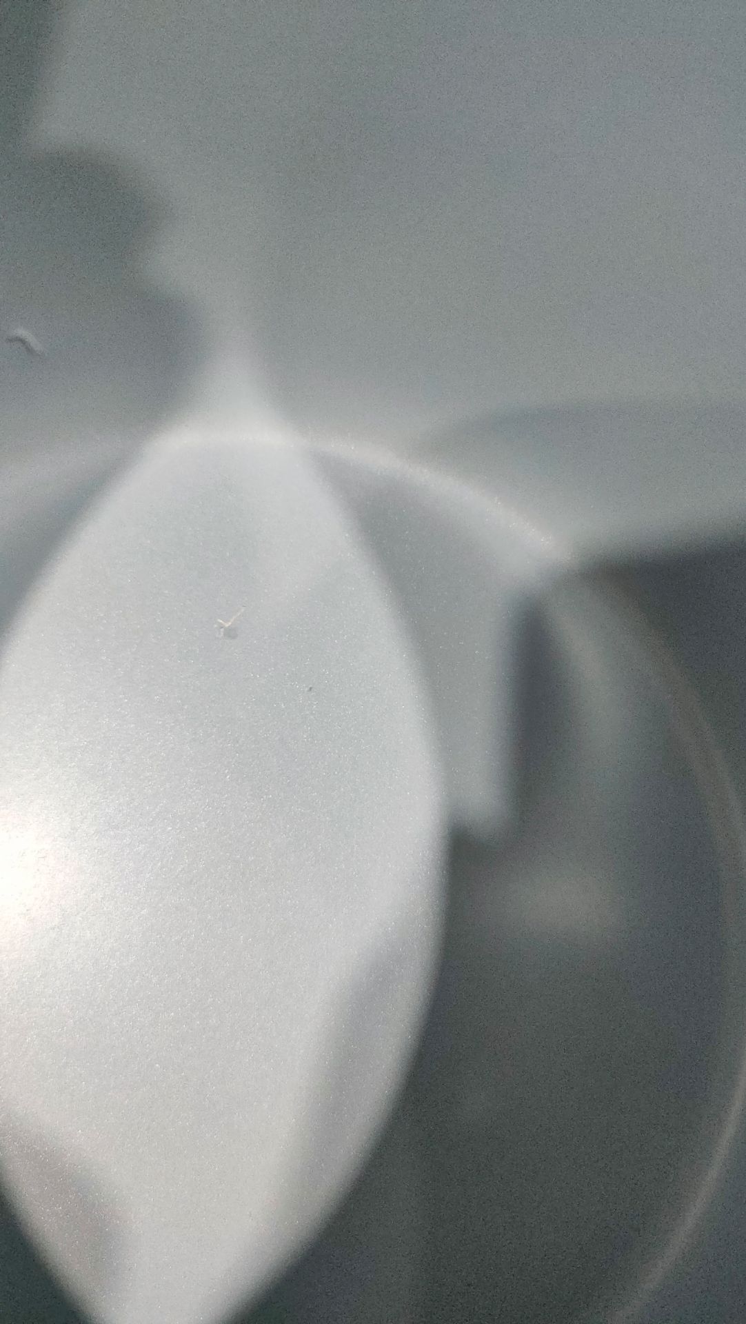 nhìn bề ngoài đẹp mà bên trong nồi bị vết xước trầy tróc 1 chút rồi, tiếc ghê.