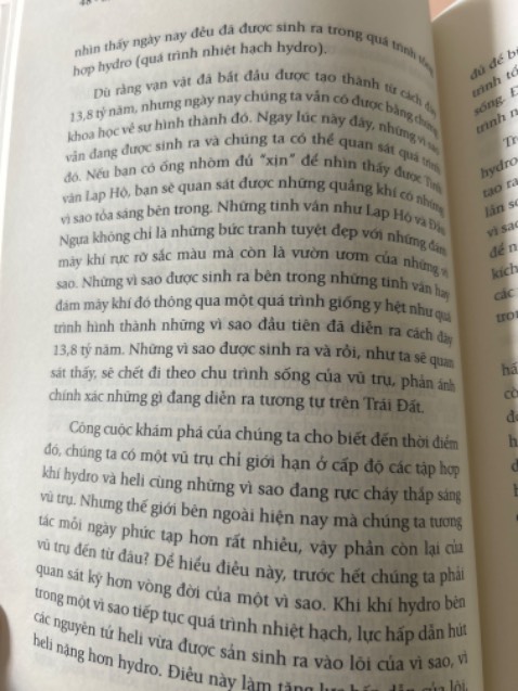 Nội dung rất cuốn, đã đọc 3 quyển của tác giả, quyển nào cũng hay. Nếu bạn nào cần tìm hiểu về nguồn gốc bản chất của vạn vật thì nên đọc quyển này. Con người từ đâu mà có, vạn vật từ đâu mà thành. Dẫn chứng và giải thích kết hợp giữa khoa học và tôn giáo. Chân thành cám ơn tác giả!