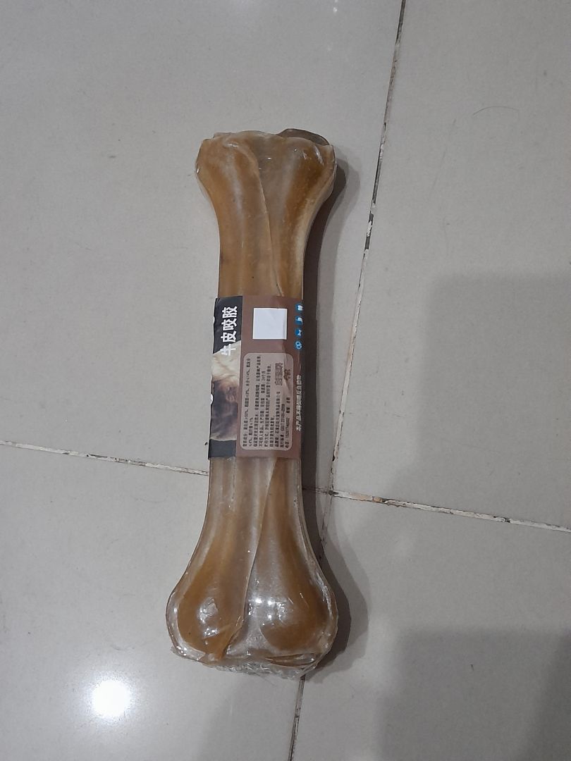 Thêm một lần nữa, Tiki giao hàng sớm hơn dự kiến nên tui, là khách hàng, hài lòng về tác phong này lắm. Xương được đóng gói kỹ, bọc nylon sạch sẽ, lúc mở ra thơm lừng mùi bò. *** nhà tui mê lắm, cắn nãy giờ. Kết: cho 5/5 sao