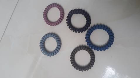 Dây buộc tóc nasi 10 dây 10 màu đẹp, co giãn tốt, cột sướng không bị kén tóc. Hàng đẹp như hình. 5 sao!