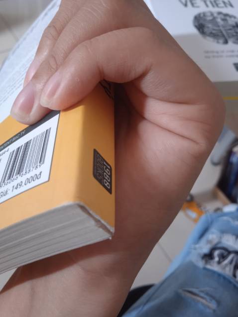 Sản phẩm giao từ hà nội mà shop chỉ bọc cái bao thôi ko phải để trong hộp nên nó bị mớp, sách cũng ko bọc màng co, sách có 1 cuốn bị dính dơ mà bôi ko được nữa