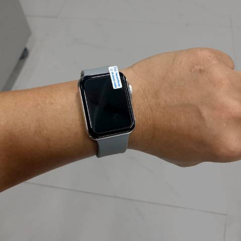 Tính mua màu bạc mà đặt nhầm sang màu hồng, shop hỗ trợ đổi đúng màu nhanh chóng, sản phẩm mới được sử dụng, hình thức đẹp, mới dùng nên chưa biết thế nào nhưng vẫn đánh giá 5 sao cho dịch vụ chăm sóc khác hàng, lần đầu mua hàng tiki vậy là ổn, ủng hộ tiki lâu dài