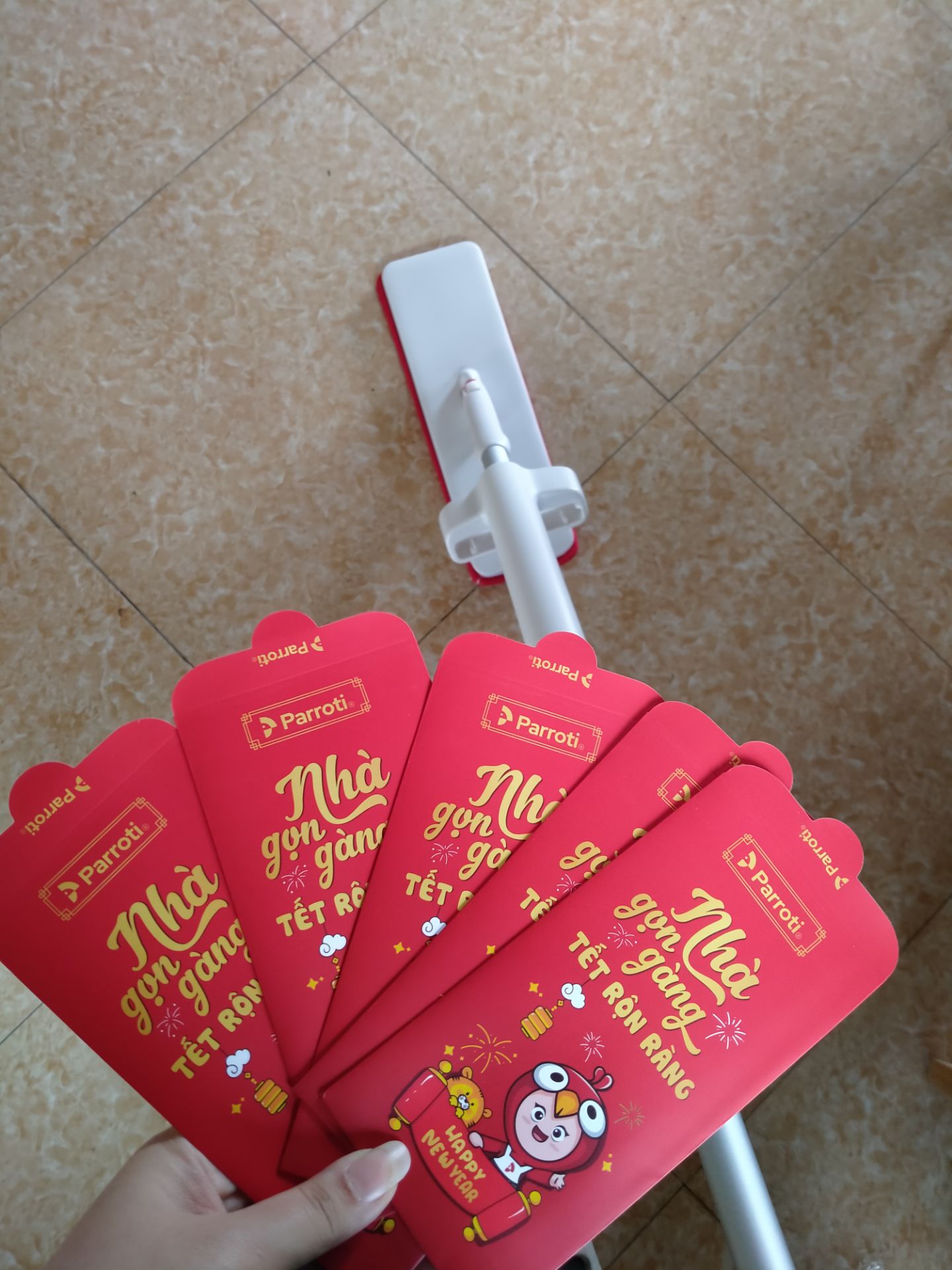 giao hàng nhanh chóng 
đóng góp cẩn thận , gọn gàng
sản phẩm dễ lắp ráp và k tốn diện tích để cất  , lau sạch sẽ & có 2miếng lót thay qua đổi lại ok nha . 189k nhé