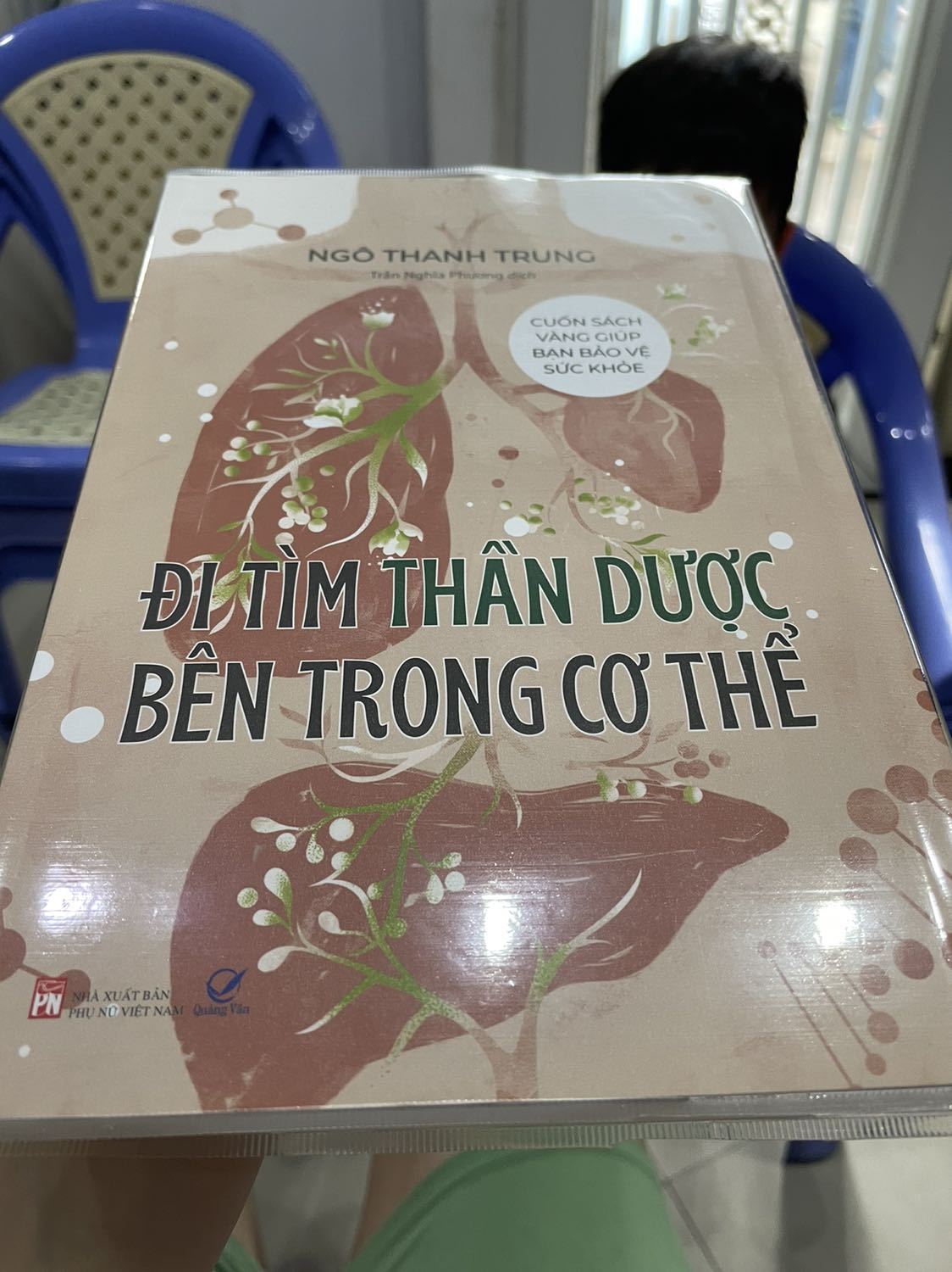 Sách có bìa minh hoạ đẹp! Nội dung phân chia từng phần rõ ràng!