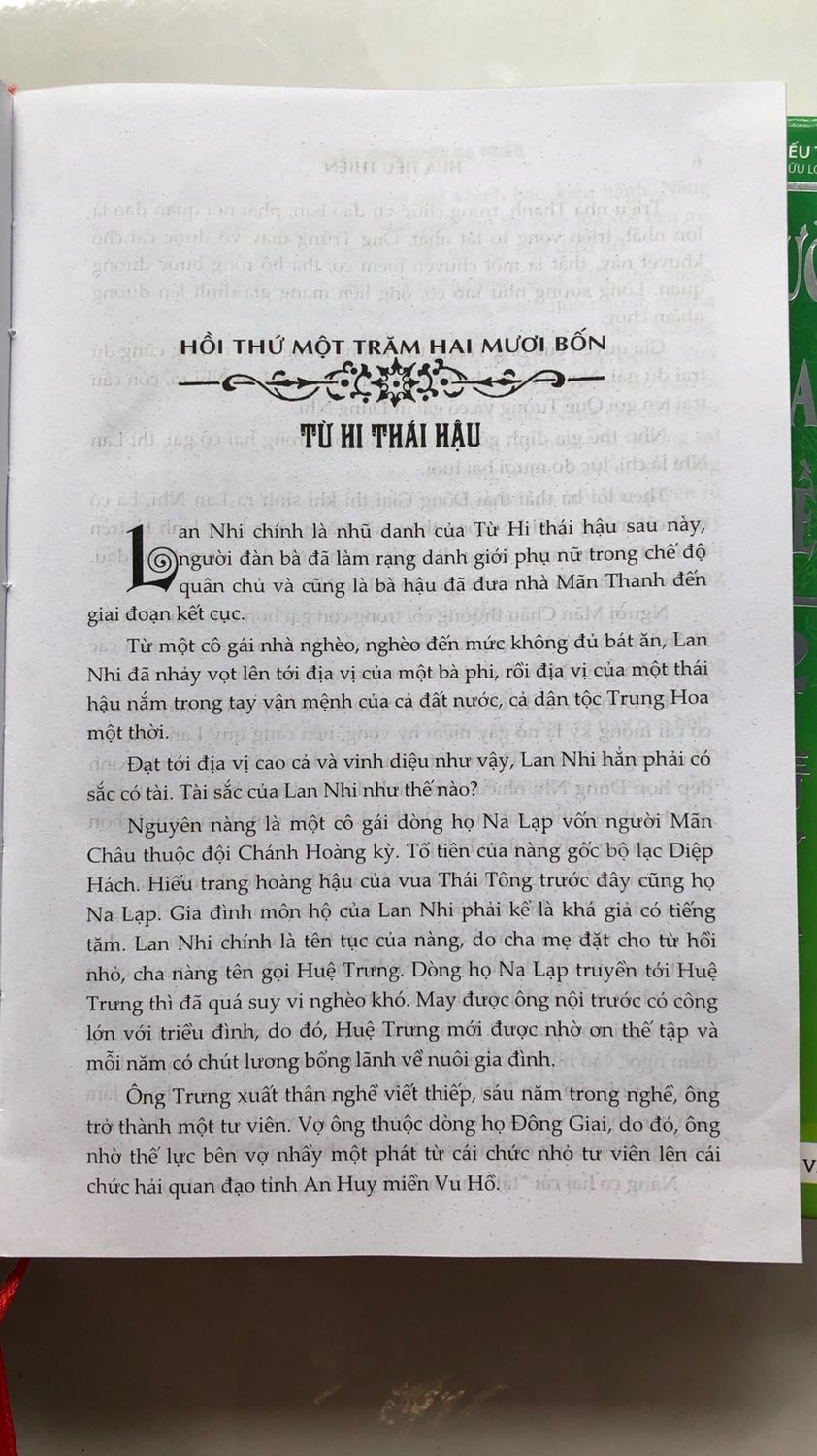 Bìa cứng nhưng lỏng lẻo, cầm sách mà cứ lạo xạo..giấy trắng mà mỏng te chử in thấu qua trang kia nhìn rất đau mắt.. Tuy mua ở giá sale nhưng mình thật sự không hài lòng.. Về phần tiki thì giao hàng quá chuẩn rồi.. không cần bàn nữa..