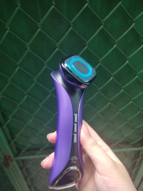 Sp mới của shop chưa có đánh giá nên mua cũng hơi rén mà nhận sp ok hết sức màu đẹp hơn hình cầm nhẹ tay dễ xài shop hổ trợ nhiệt tình !!! Phiếu bảo hành đầy đủ 10 điểm 👍👍👍