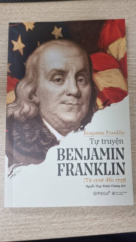 Đây là một trong mấy cuốn mình đã đọc file epub trên Kindle ít lâu và quyết định mua thêm bản cứng để ủng hộ NXB. Cuốn này mình khuyên các bạn nên đọc càng sớm càng tốt, nhất là các bạn trẻ muốn tìm cho mình những bài học thực tế của một vĩ nhân với xuất thân từ tầng lớp bình dân.
