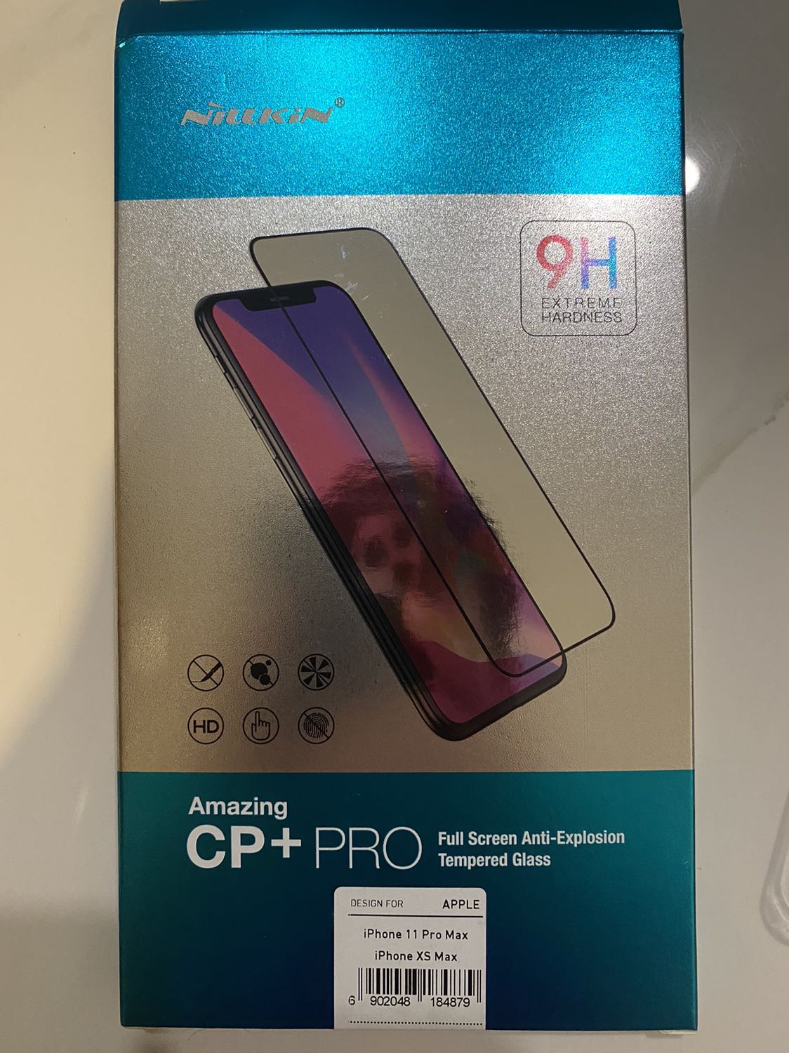 Có mã số để check hàng chính hãng trên nillkin, bộ sản phẩm đầy đủ. Vuốt chạm khá là mượt nha mọi người