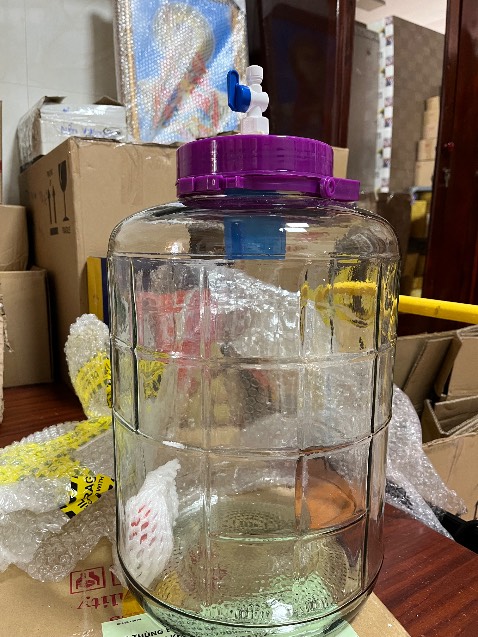 Cực kỳ hài lòng, sản phẩm y như mô tả, hàng chất lượng. Thiết kế bộ chống tràn nước cho bình đựng nước lọc từ máy, lúc nào cũng sẵn nước, ko sợ quên bị tràn!