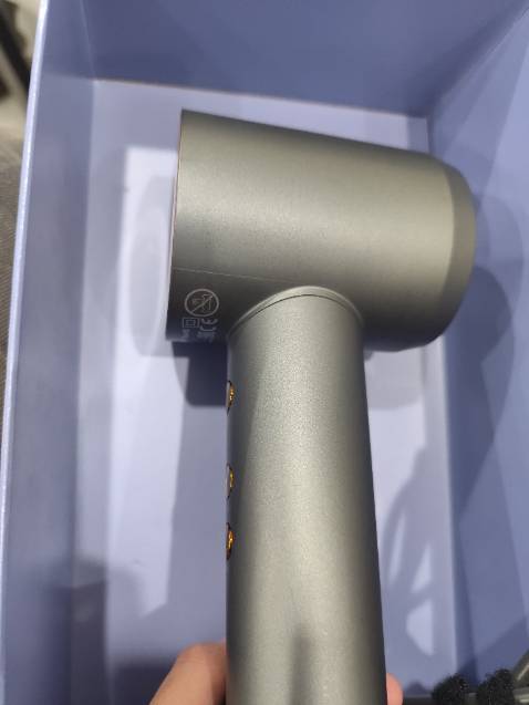 Có thể dùng sấy cho trẻ em được ko lo bị khô rối tóc chế độ nóng ẩm phù hợp với từng loại tóc