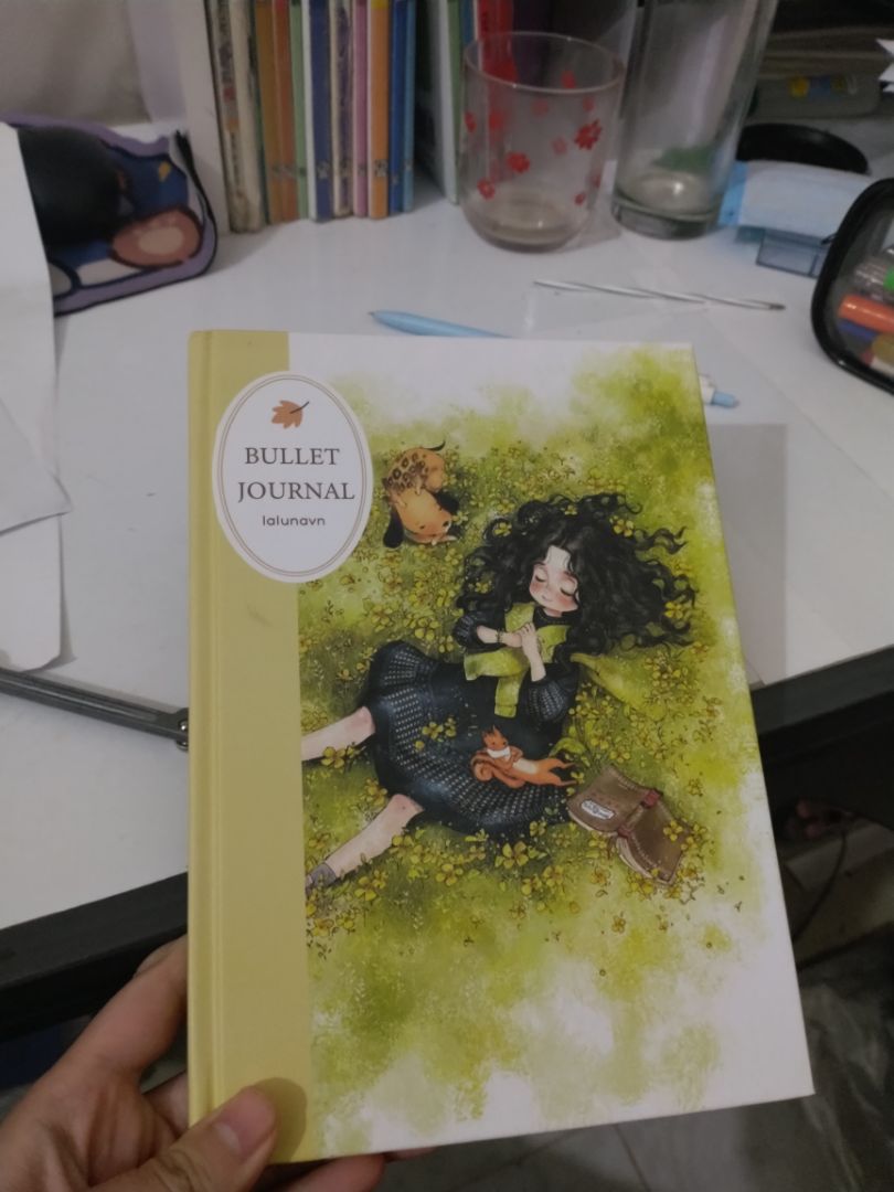 Màu xinh. chất giấy ok lắm. Nói chung là đỉnh, gói hàng oki.. Xuất sắc nhưng mà sổ xinh vậy 3 tháng sau lại phải mua chọn bộ à😁