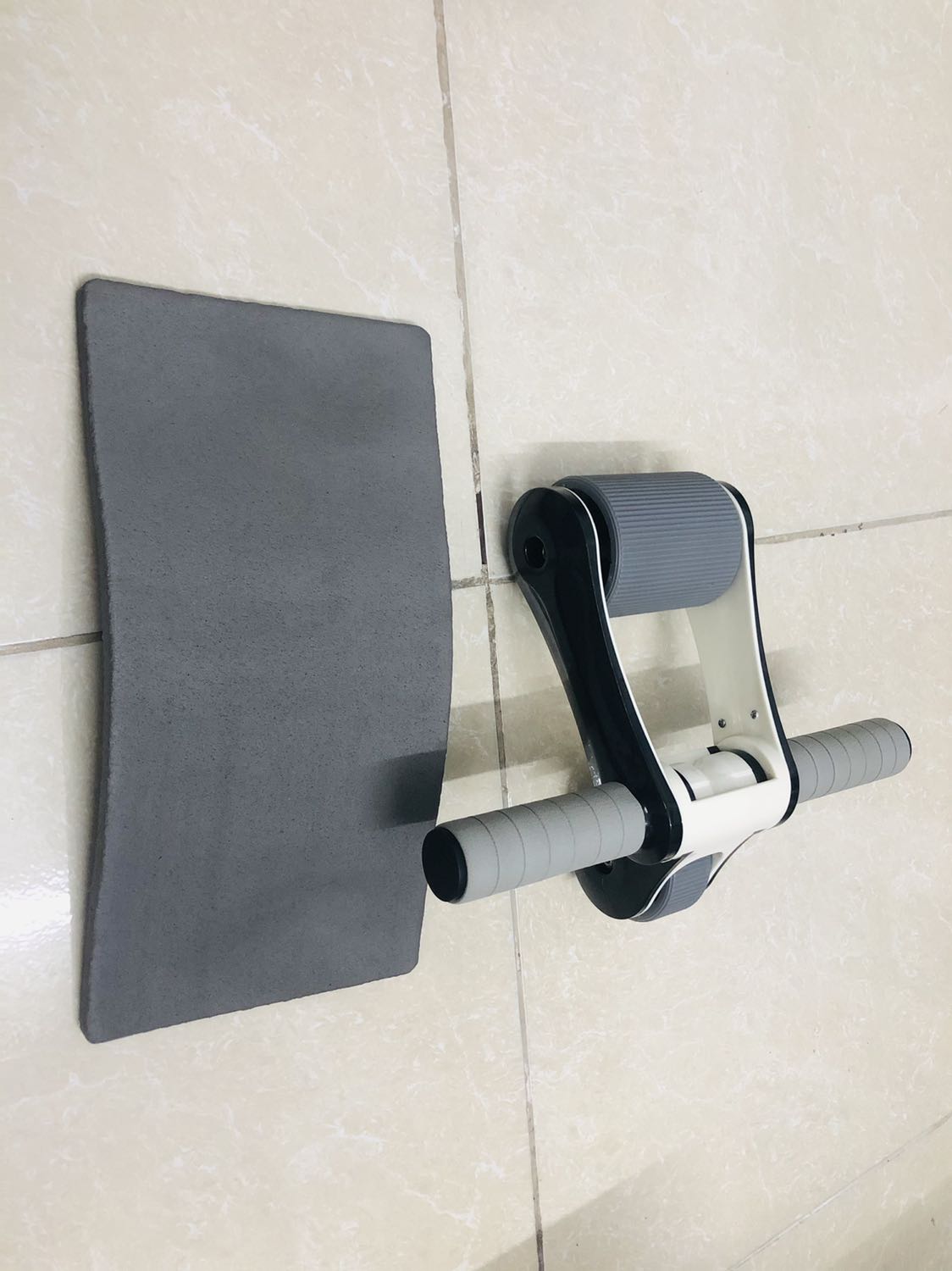 Một vài ốc vít có lẽ để lâu nên hơi han chút nhưng không vấn đề gì. Nói chung OK, ưng cái bụng Một vài ốc vít có lẽ để lâu nên hơi han chút nhưng không vấn đề gì. Nói chung OK, ưng cái bụng