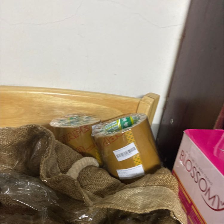 Băng keo độ bám dính tốt.