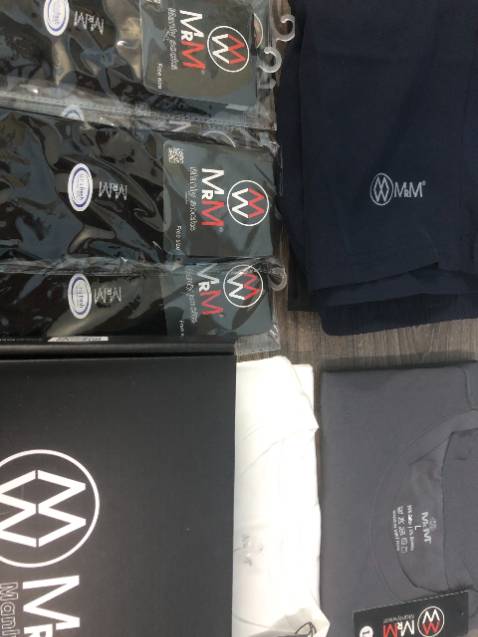 Mua cả box , full đồ của shop. áo quần tất đều rất đẹp, chất lượng, mặc rất vừa vặn. Hộp  đẹp lịch sự, mua cả box nên tiết kiệm khá nhiều so với mua lẻ ạ. Khuyên mọi người nên mua, mình dùng rất nhiều đồ của Mrm rồi, không vừa shop còn hỗ trợ đổi trả miễn phí luôn ạ.