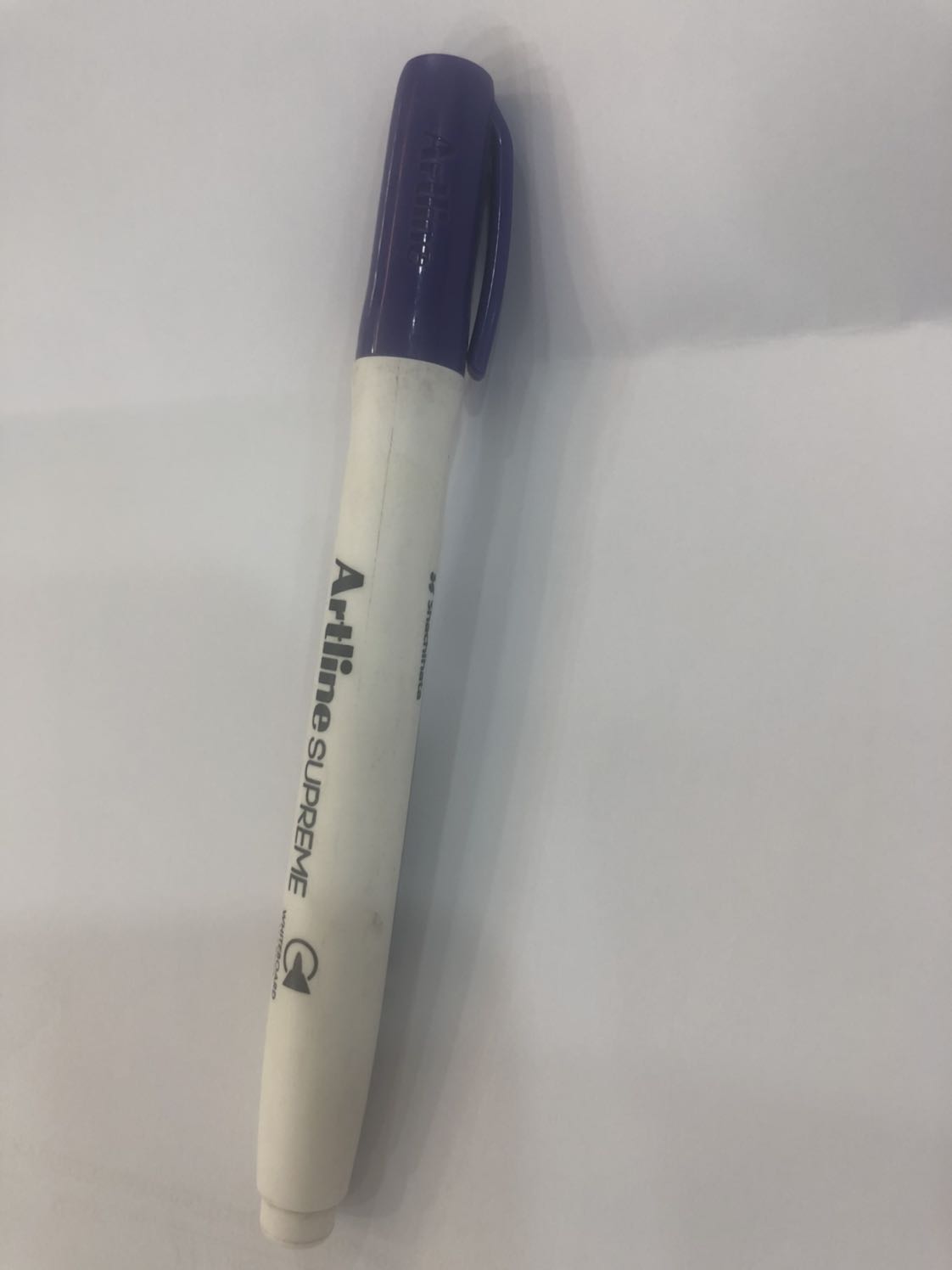 Nhận cây viết vừa bẩn vừa cũ giống như để trong kho lâu ngày. Vô cùng thất vọng, mua 4 cây viết mà giao 4 lần, vừa phiền phức và tốn công ship + đóng gói. Để nghị Tiki xem lại nơi bán hàng nhé.