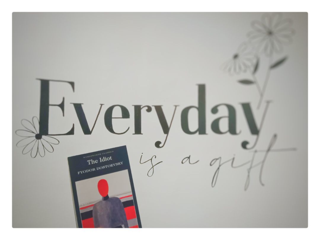 Sách wordsworth classic thì xác định hơi khó nhằn ạ. Được cái giấy oke. Dày ạ. Tác giả này thì khỏi phải nói về cách hành văn rồi